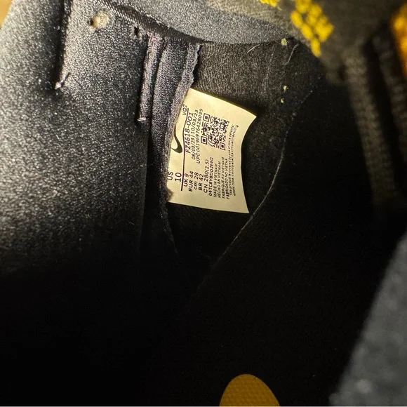 Nike Black and Gold Athletic Shoes - Picture 9 of 14